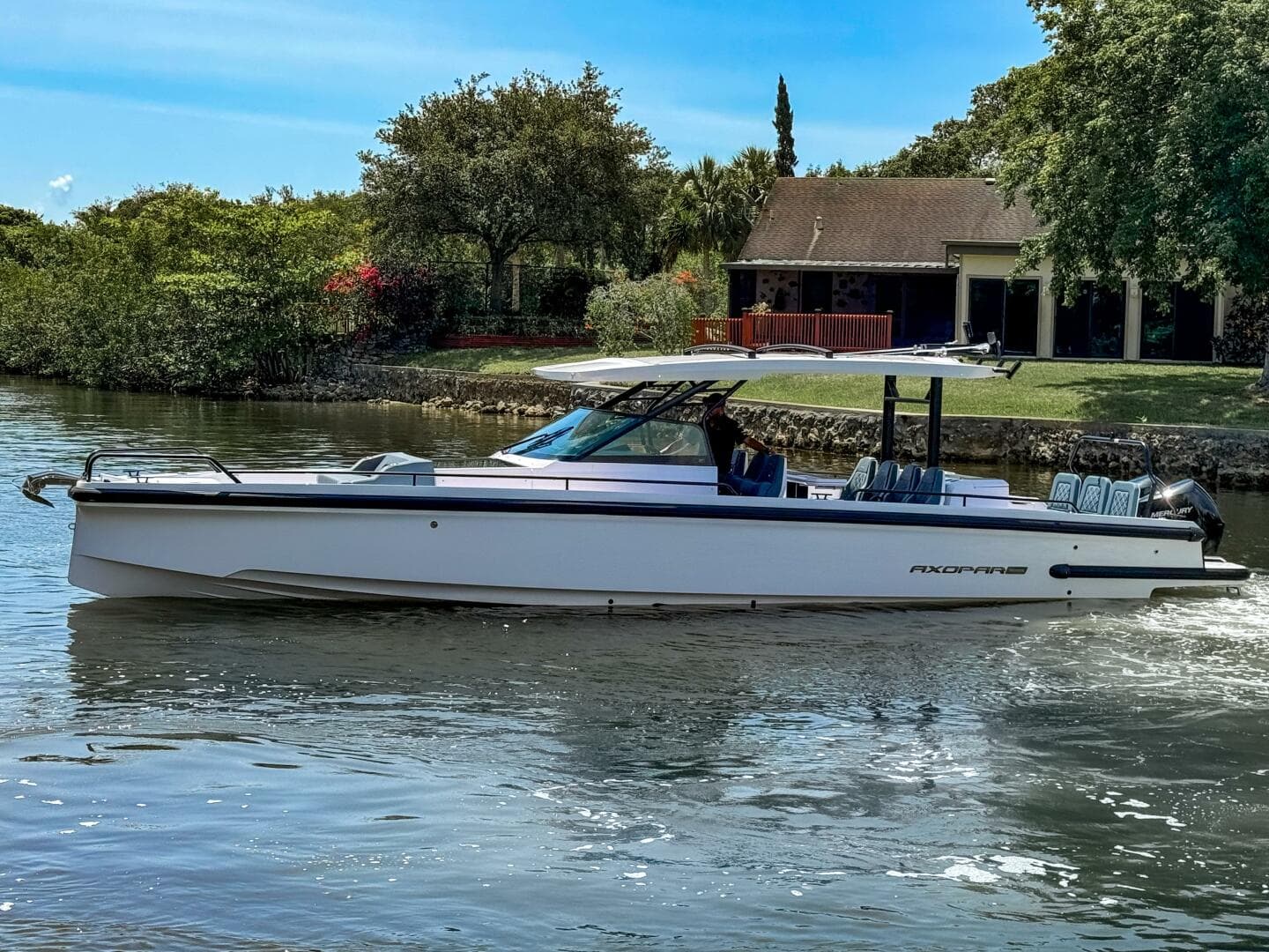 2024 Axopar 37 Sun Top — photo 2