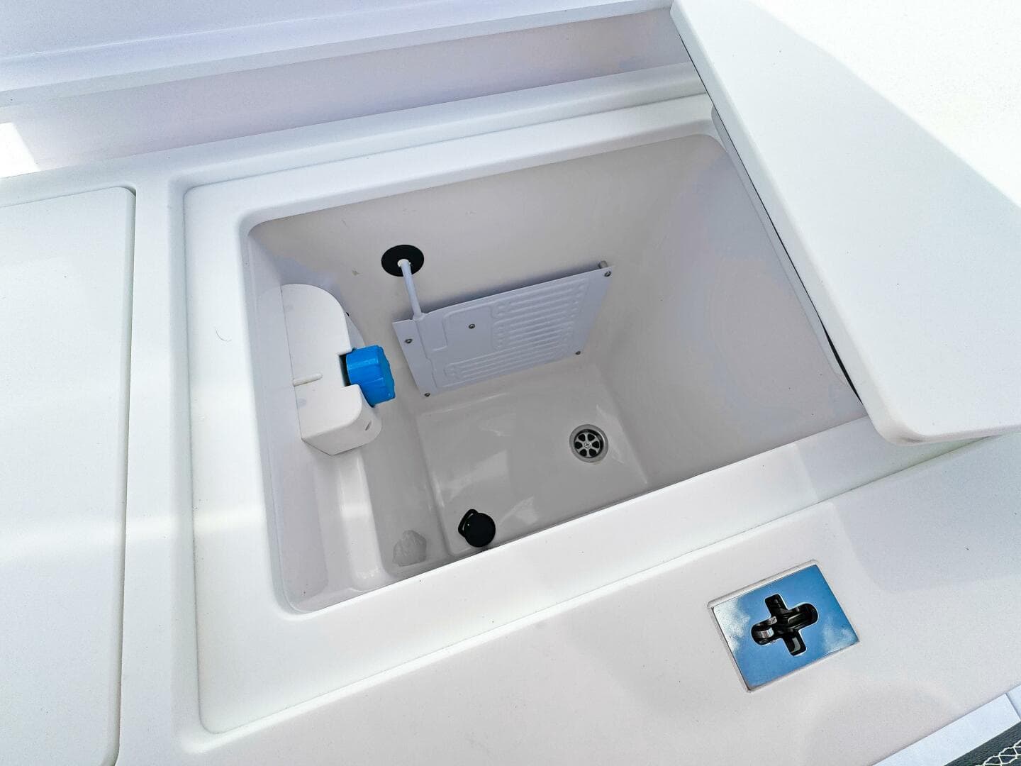 2024 Axopar 37 Sun Top — photo 14