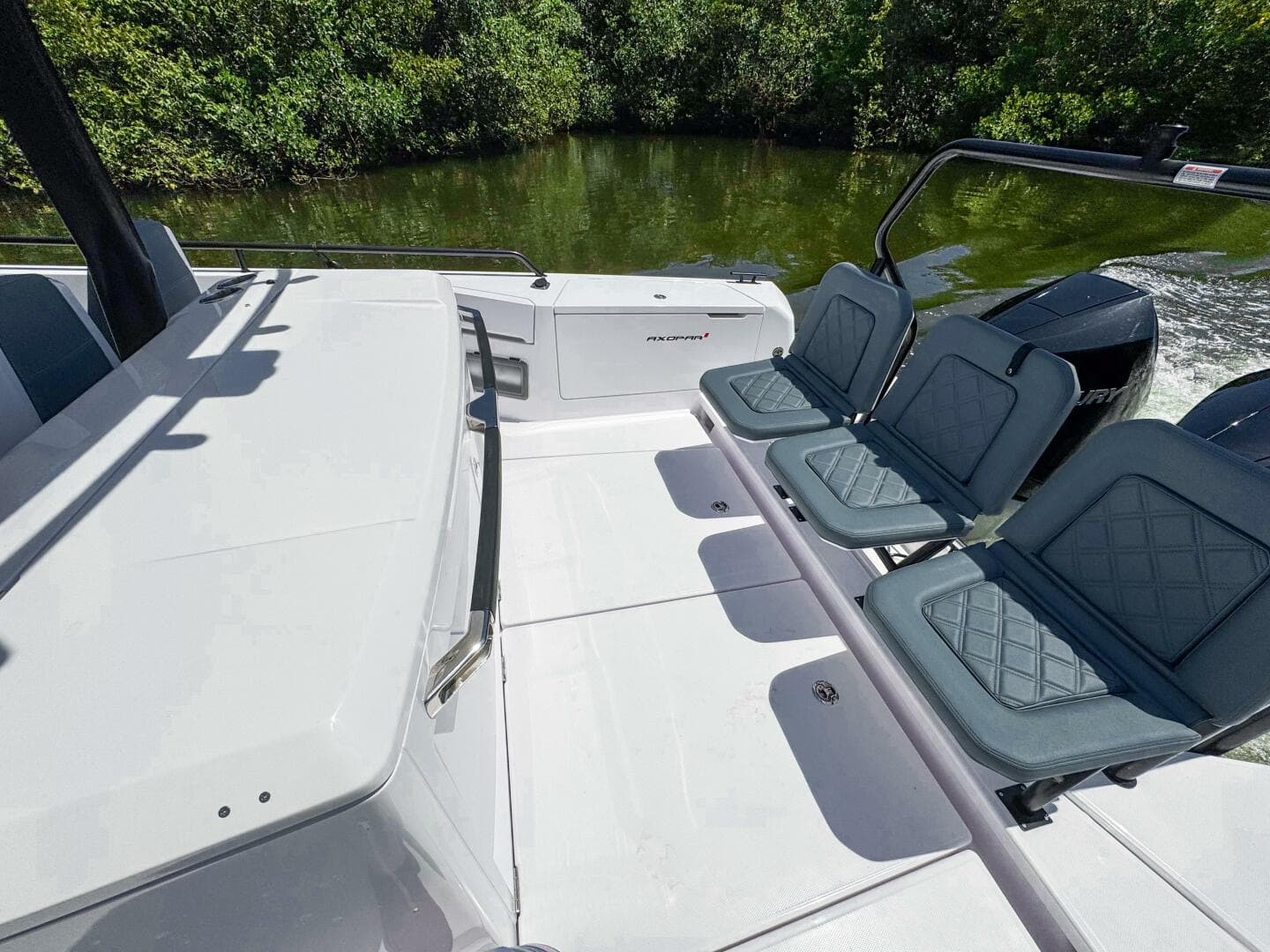 2024 Axopar 37 Sun Top — photo 17