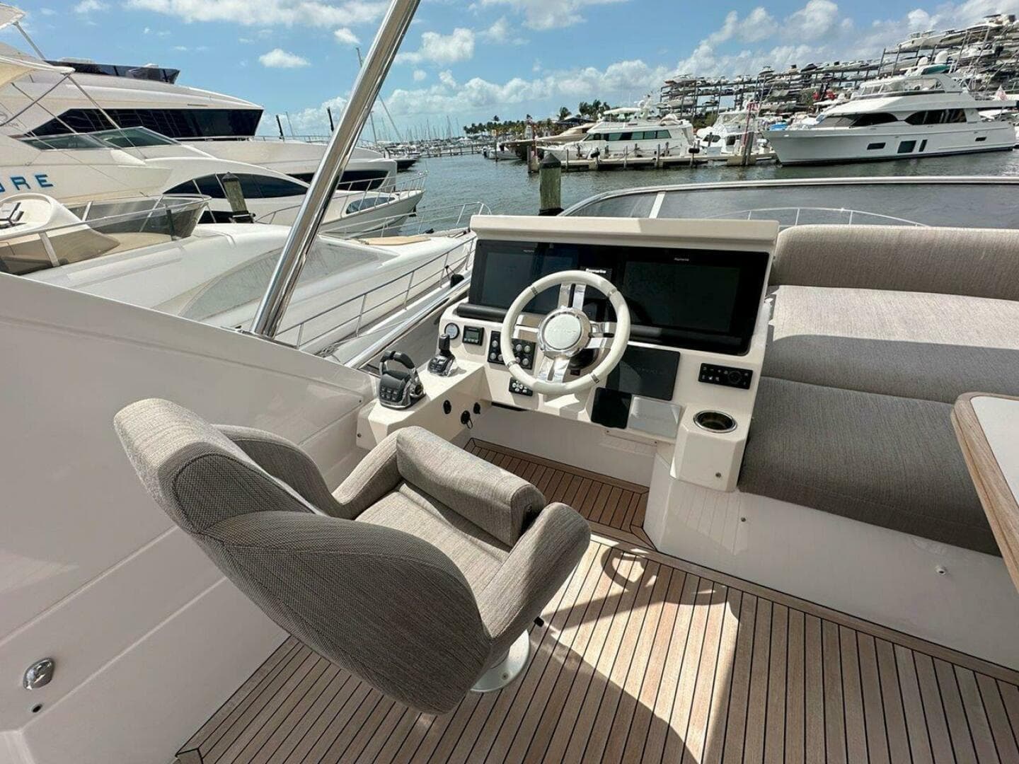 2022 Azimut 50 Flybridge — photo 3