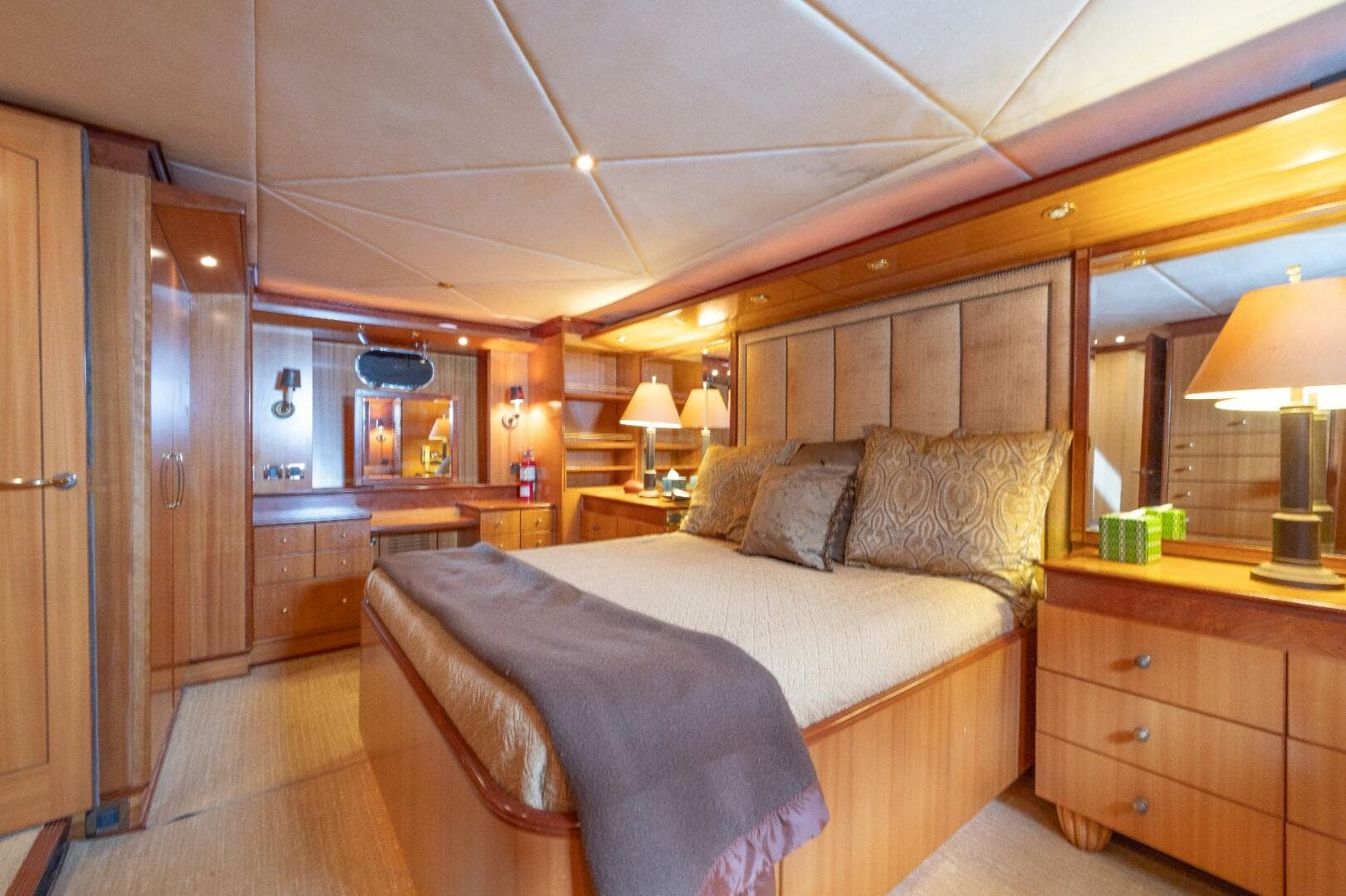 2001 Grand Harbour 76 — photo 28