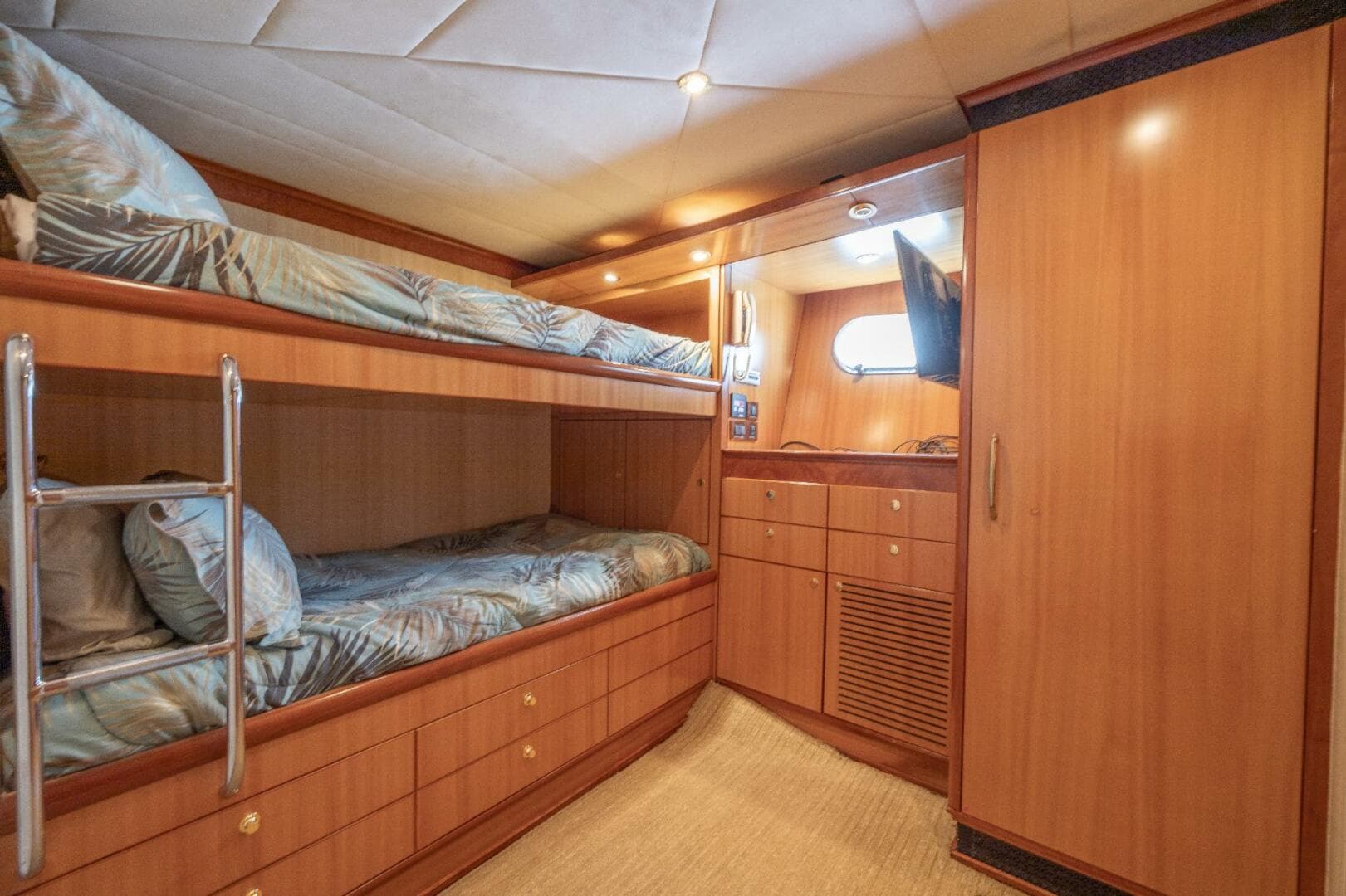 2001 Grand Harbour 76 — photo 31