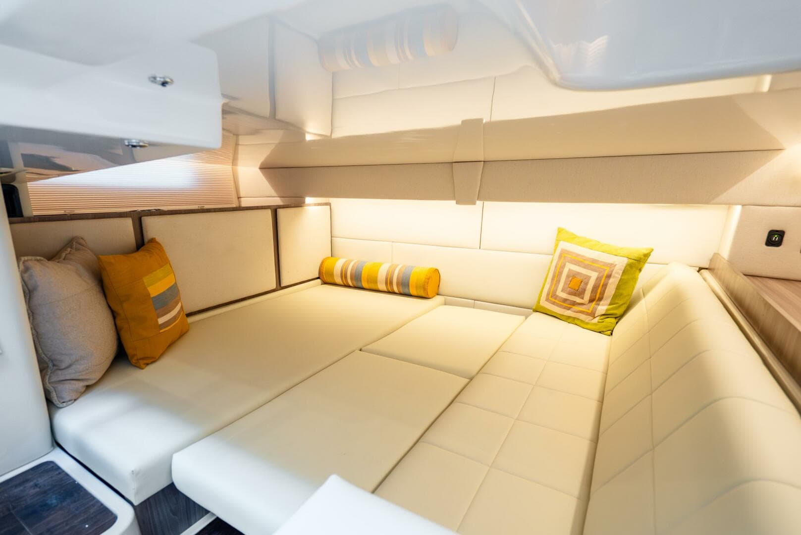 2022 Regal 36 Grande Coupe — photo 22