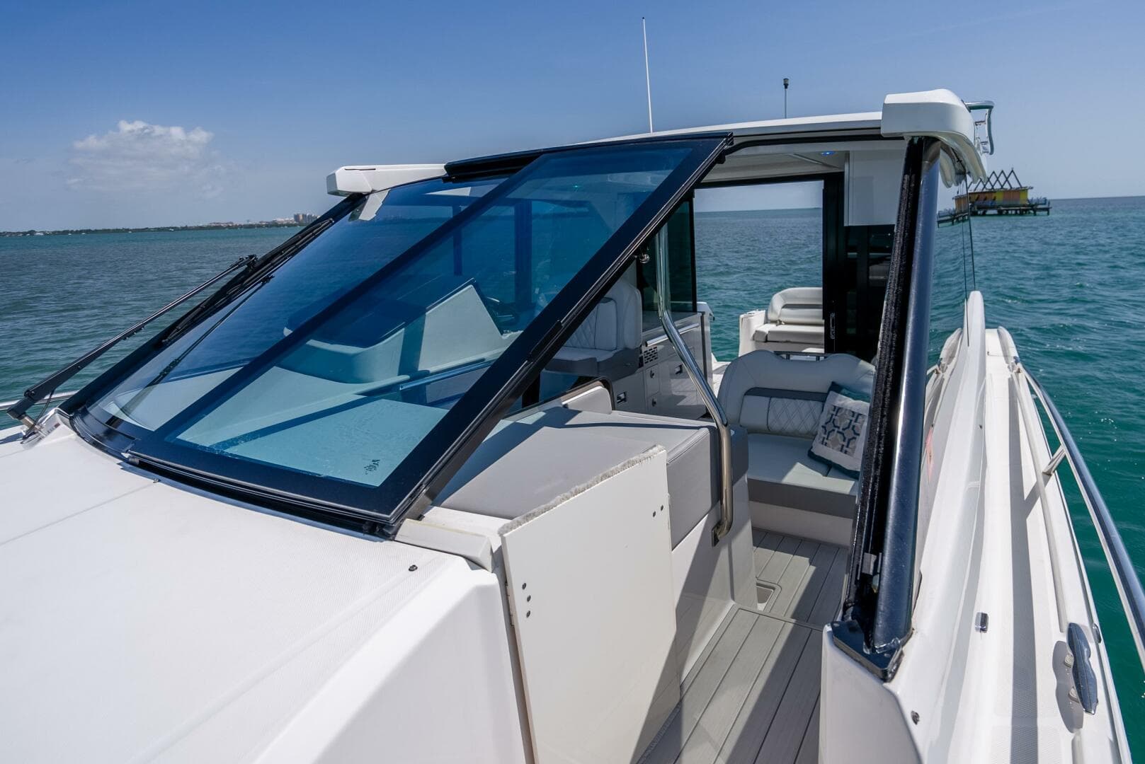 2022 Regal 36 Grande Coupe — photo 7