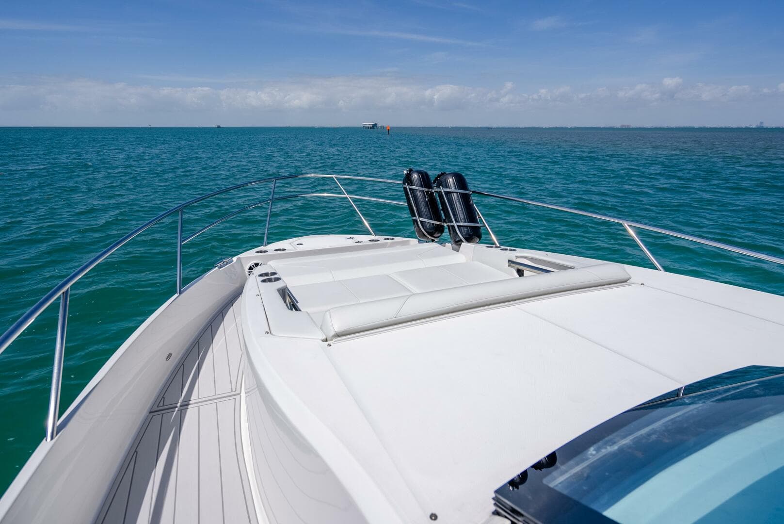 2022 Regal 36 Grande Coupe — photo 4