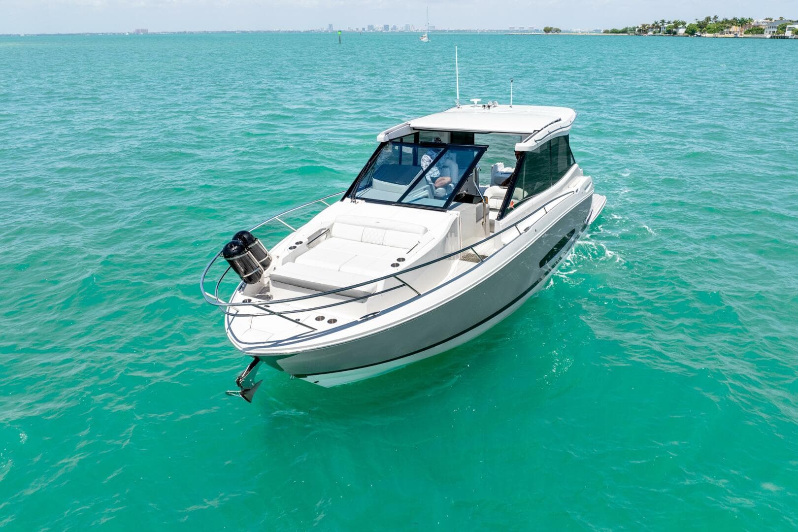 2022 Regal 36 Grande Coupe — photo 3