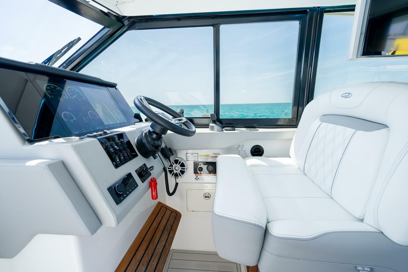 2022 Regal 36 Grande Coupe — photo 11