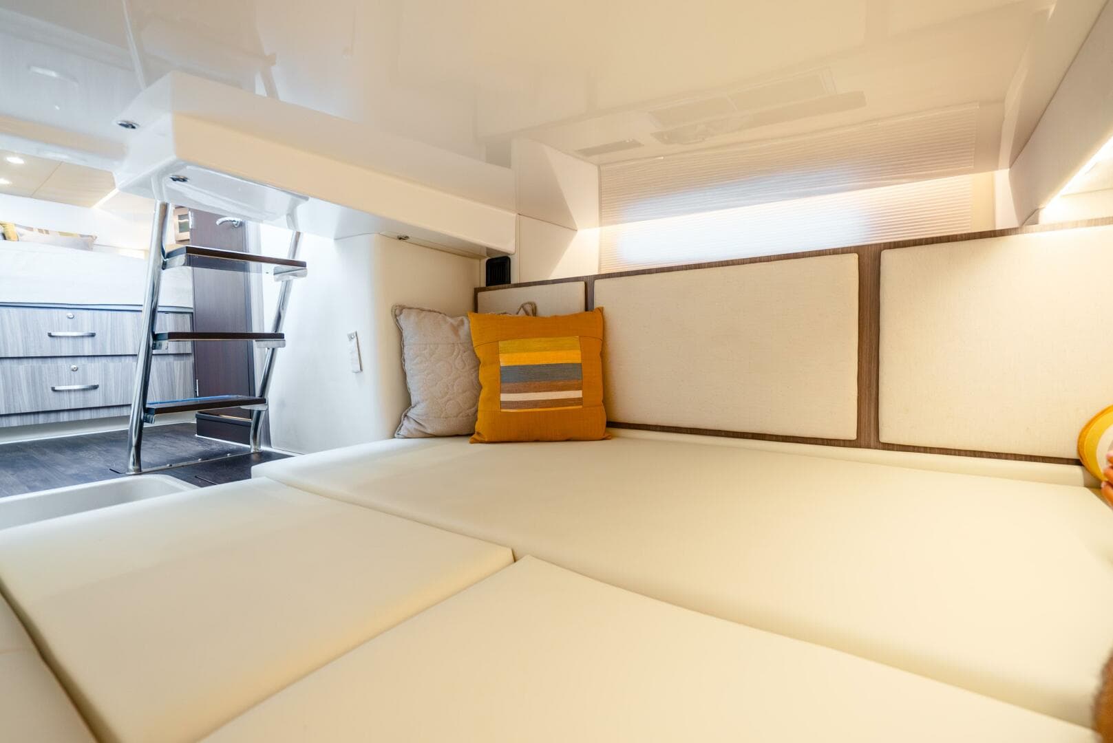 2022 Regal 36 Grande Coupe — photo 20