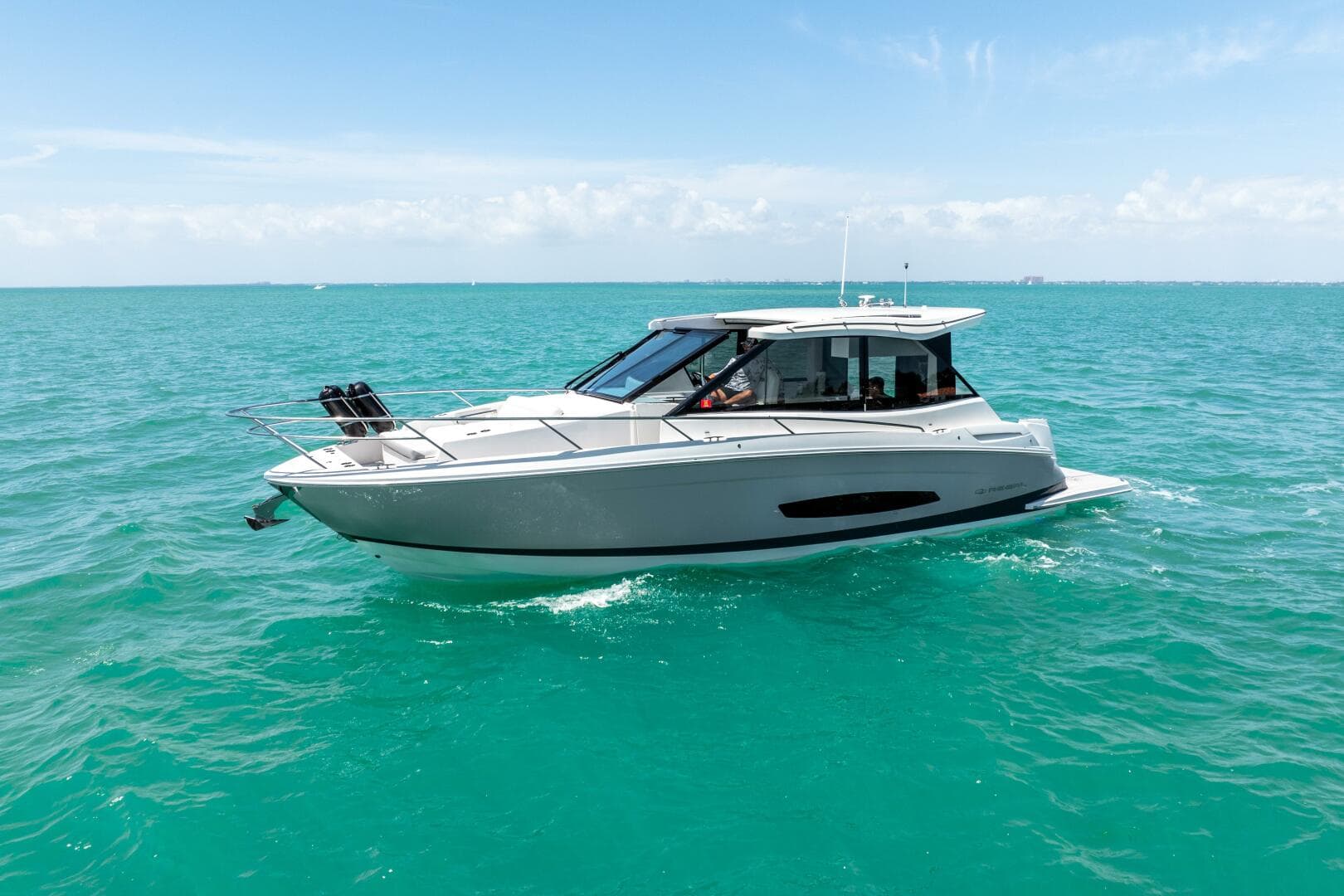 2022 Regal 36 Grande Coupe — photo 32