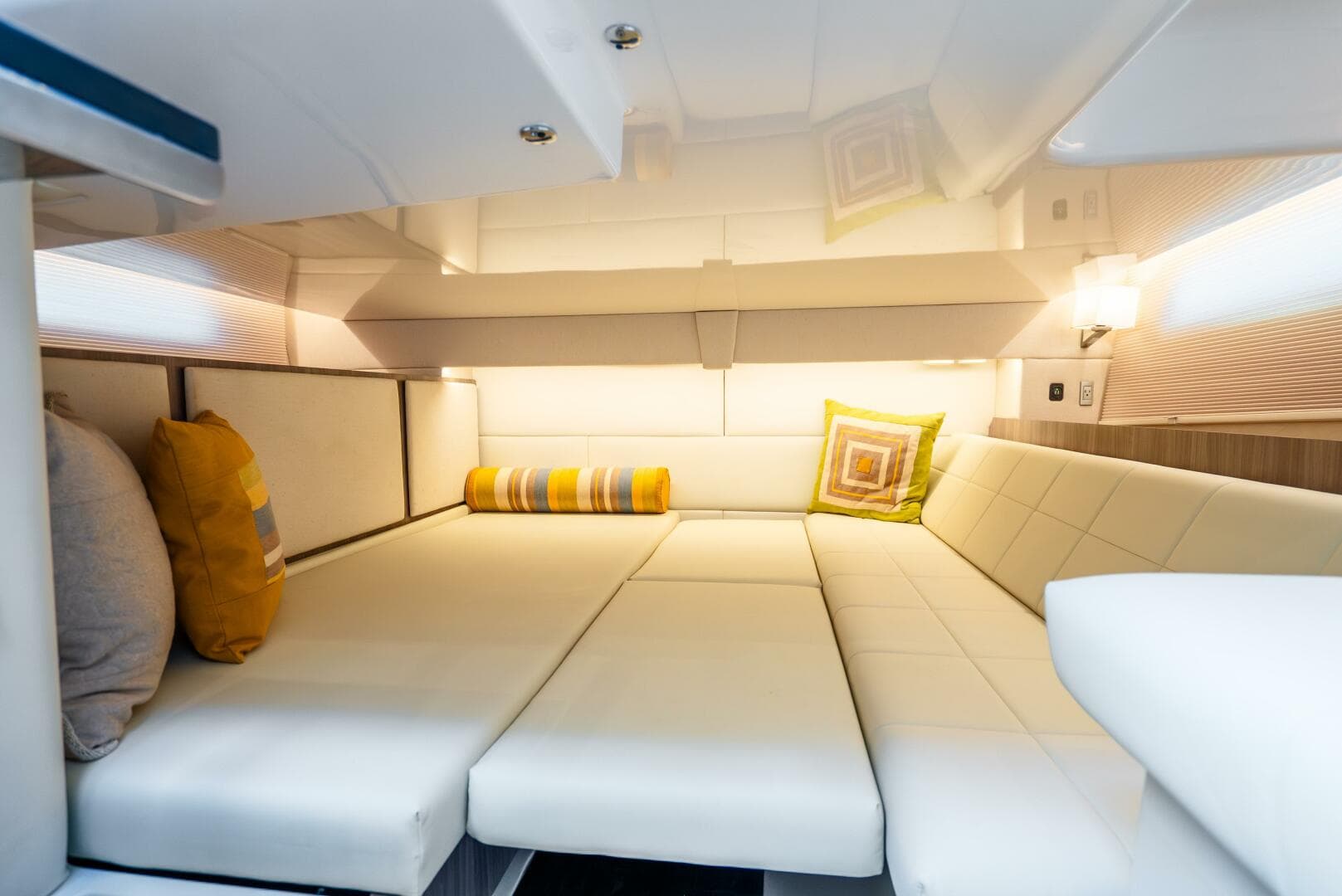 2022 Regal 36 Grande Coupe — photo 21