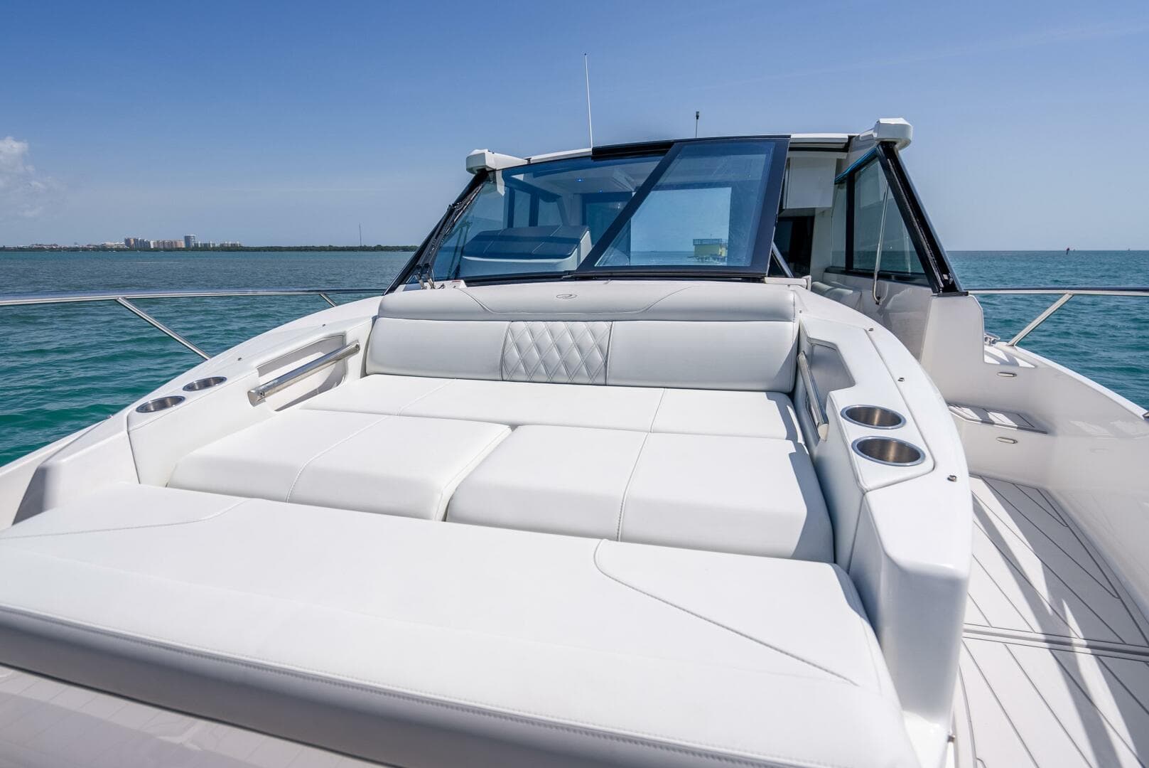 2022 Regal 36 Grande Coupe — photo 6