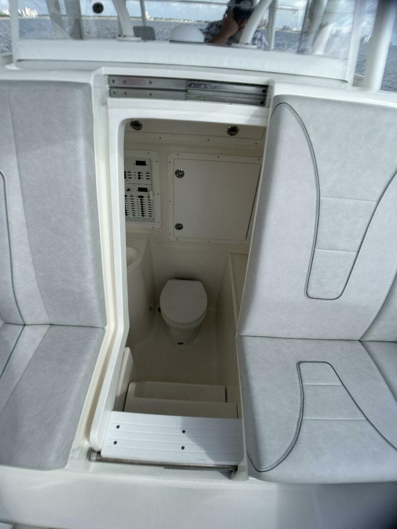 2022 Seavee 390Z Center Console — photo 18