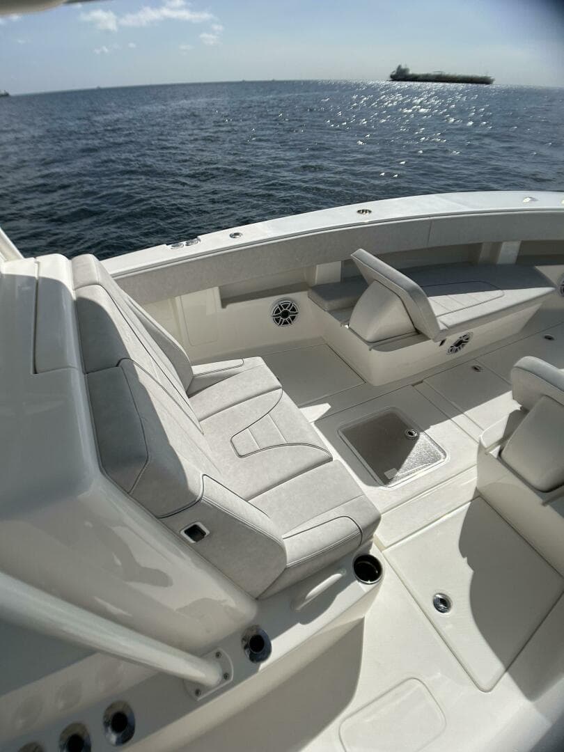 2022 Seavee 390Z Center Console — photo 17