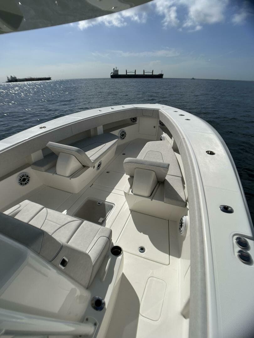 2022 Seavee 390Z Center Console — photo 16