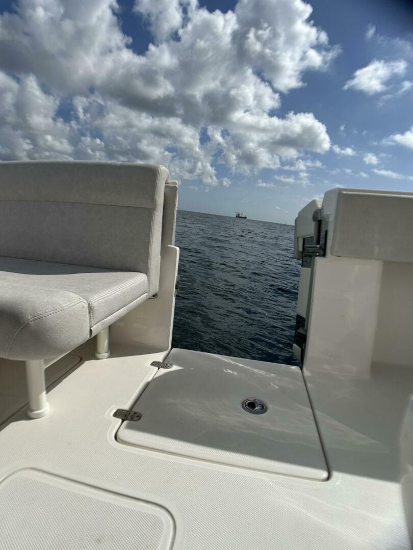2022 Seavee 390Z Center Console — photo 28