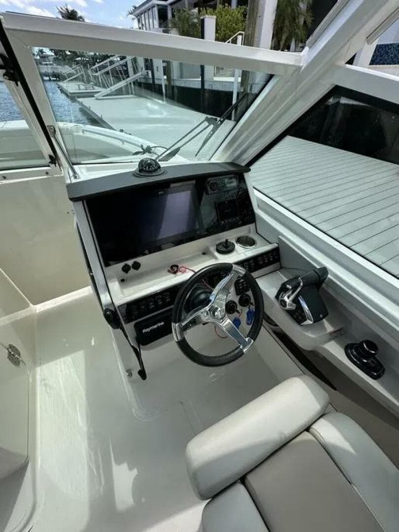 2022 Boston Whaler 280 Vantage — photo 26
