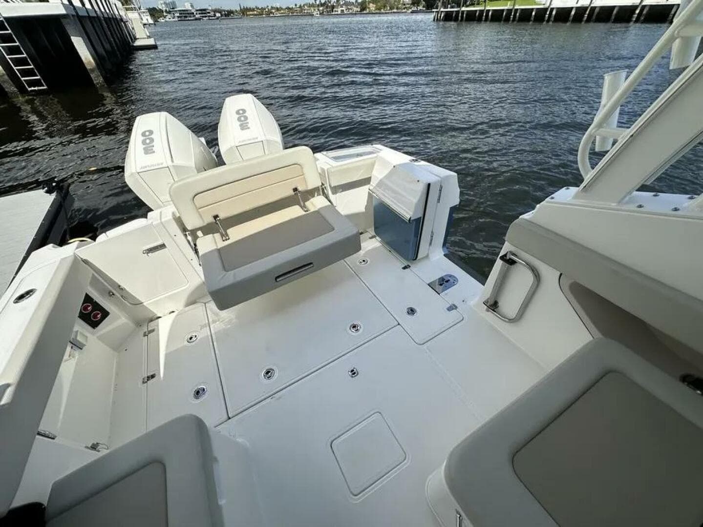 2022 Boston Whaler 280 Vantage — photo 12