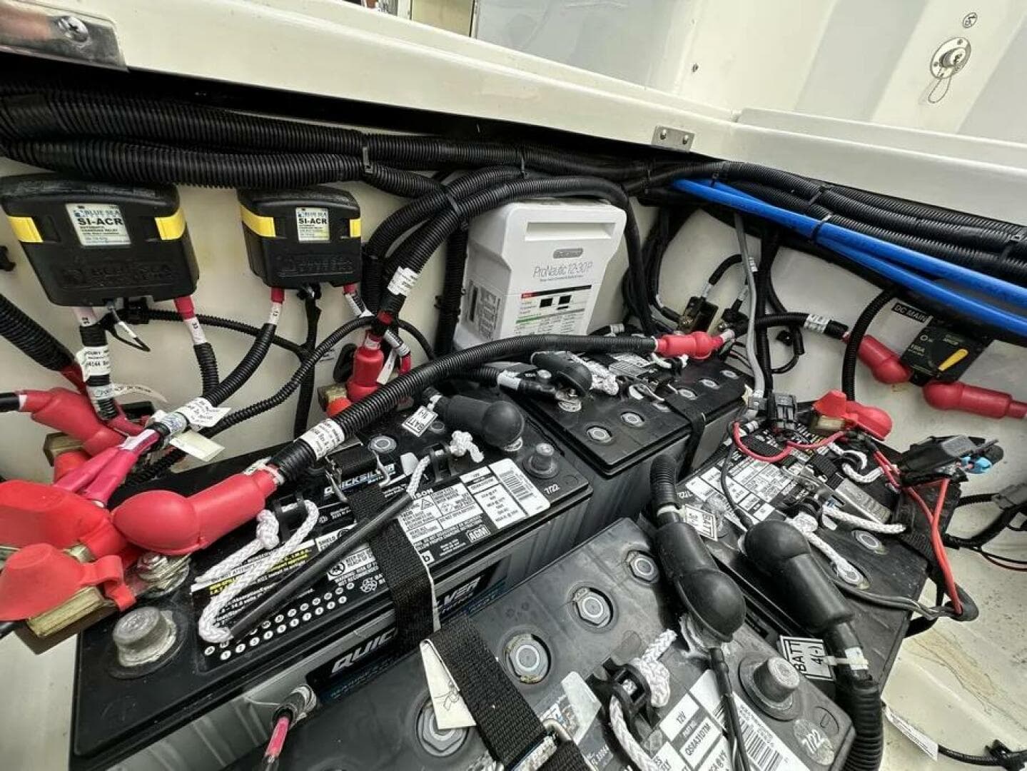 2022 Boston Whaler 280 Vantage — photo 23