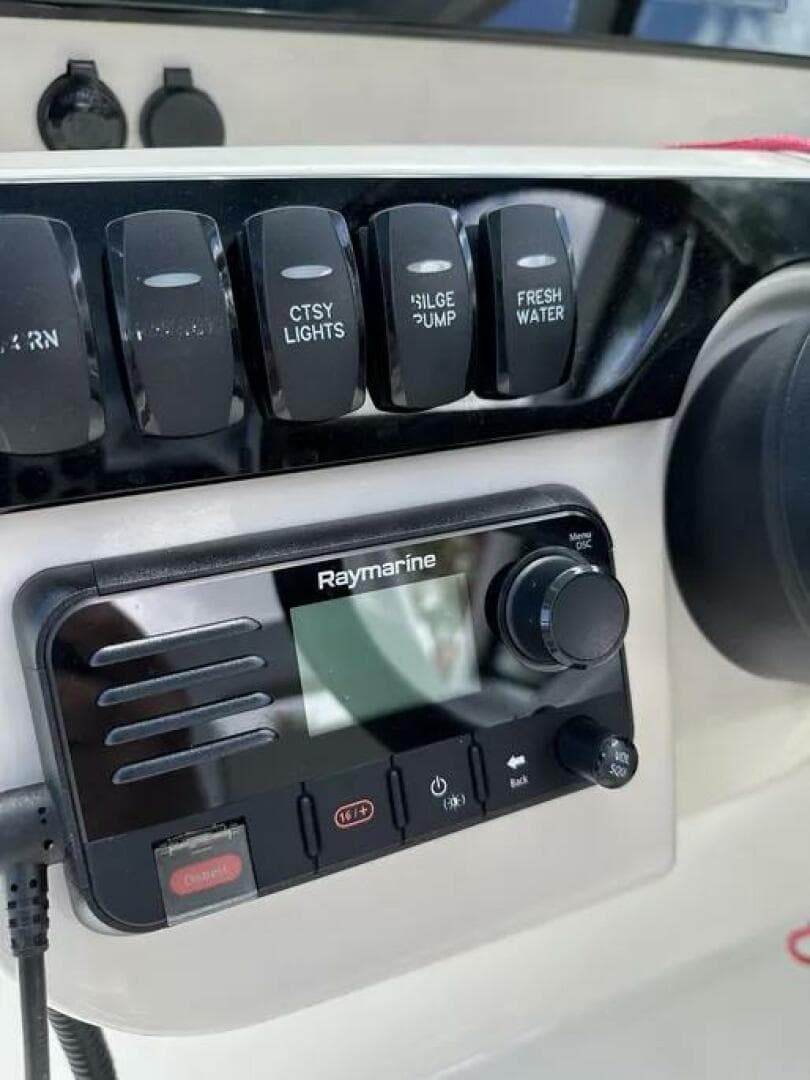 2022 Boston Whaler 280 Vantage — photo 35