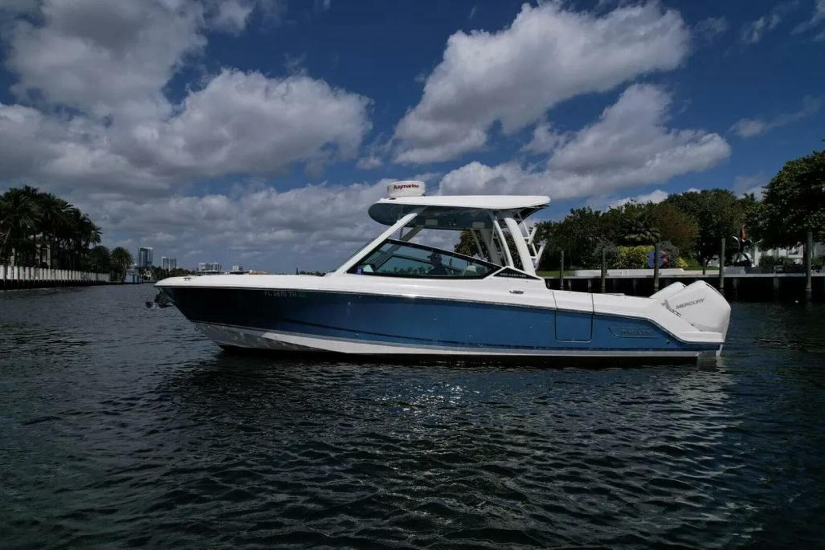 2022 Boston Whaler 280 Vantage — photo 41