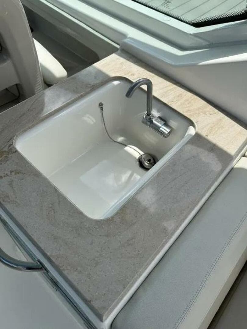 2022 Boston Whaler 280 Vantage — photo 36