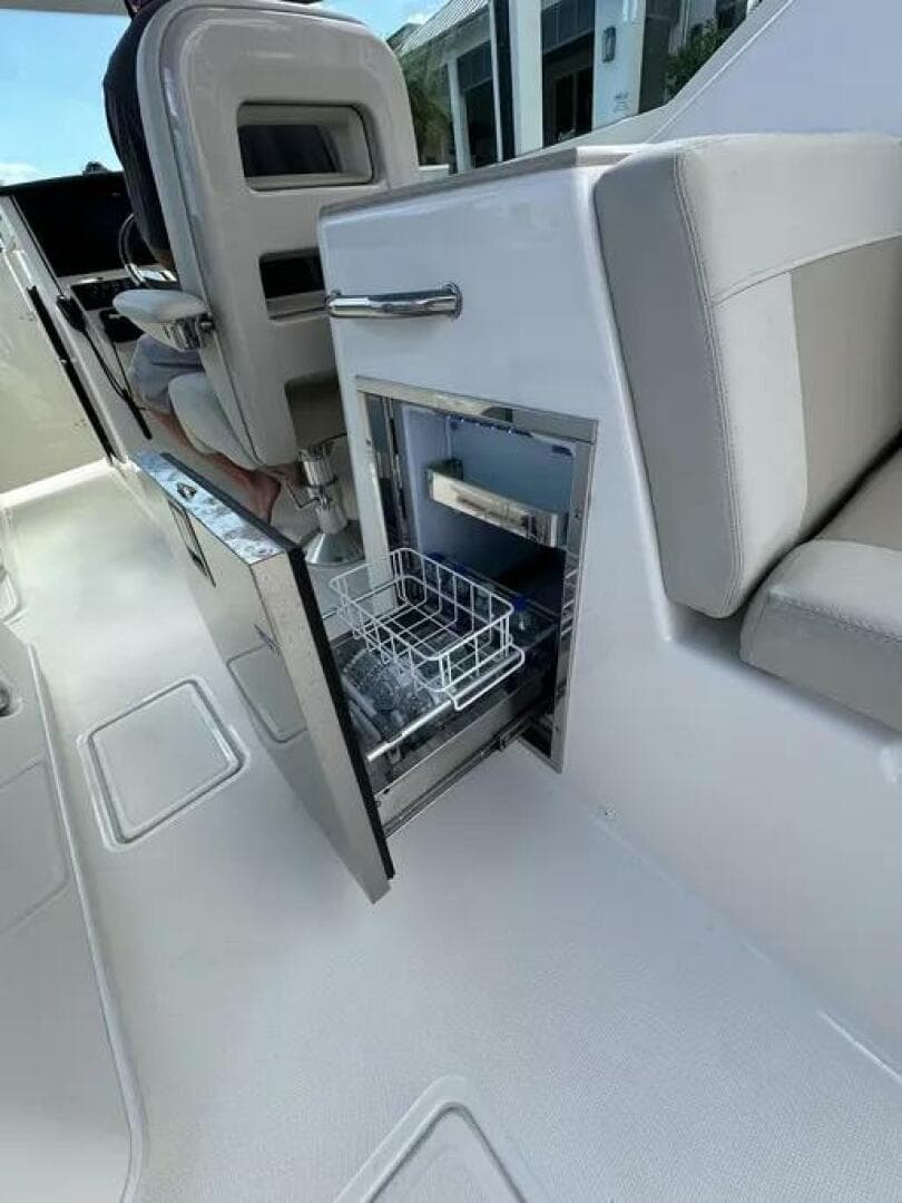 2022 Boston Whaler 280 Vantage — photo 22