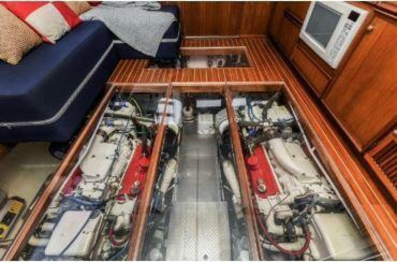 1977 Hatteras 56 Seakeeper — photo 4