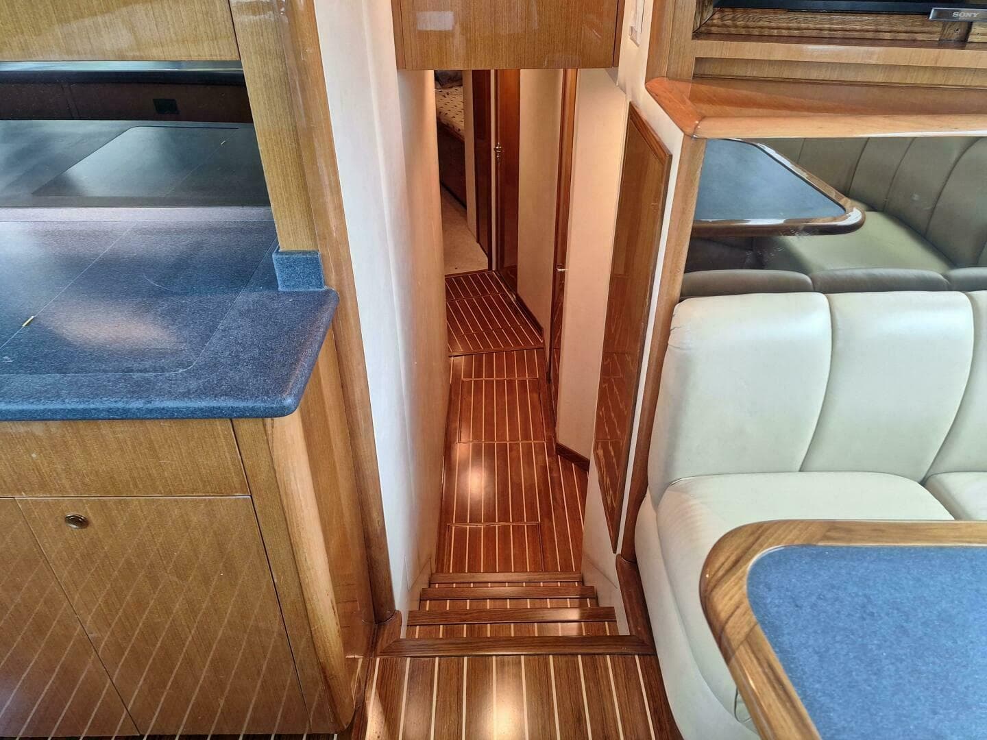 2000 Viking 55 Convertible — photo 53