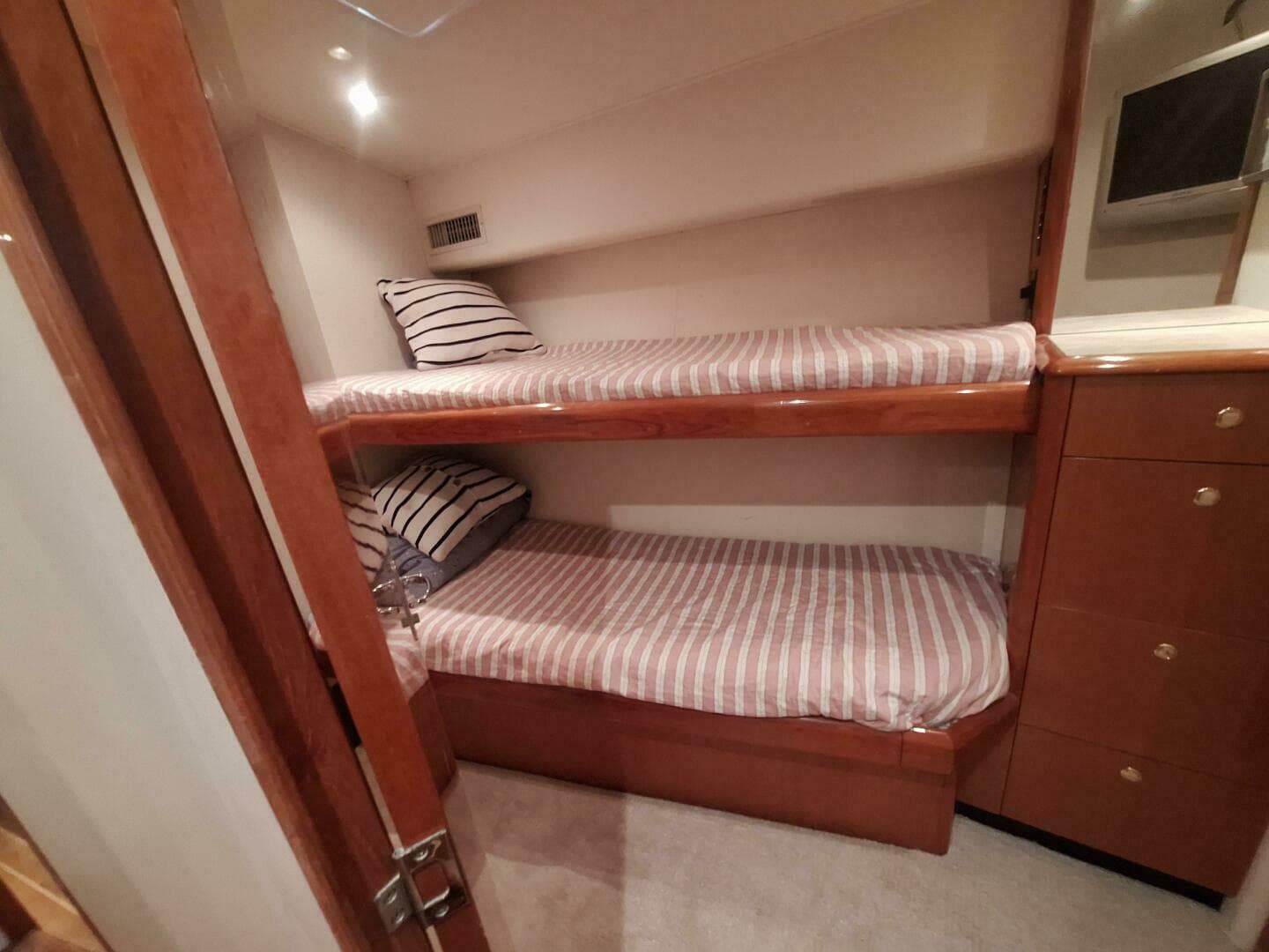 2000 Viking 55 Convertible — photo 69