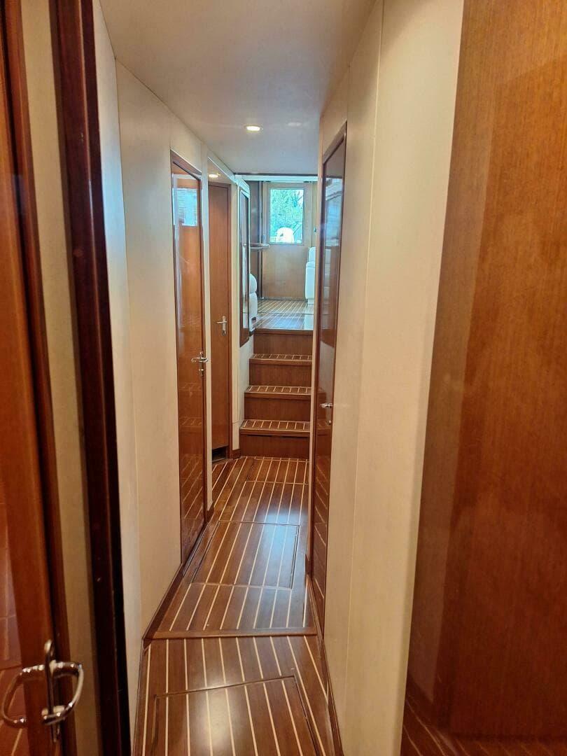 2000 Viking 55 Convertible — photo 56