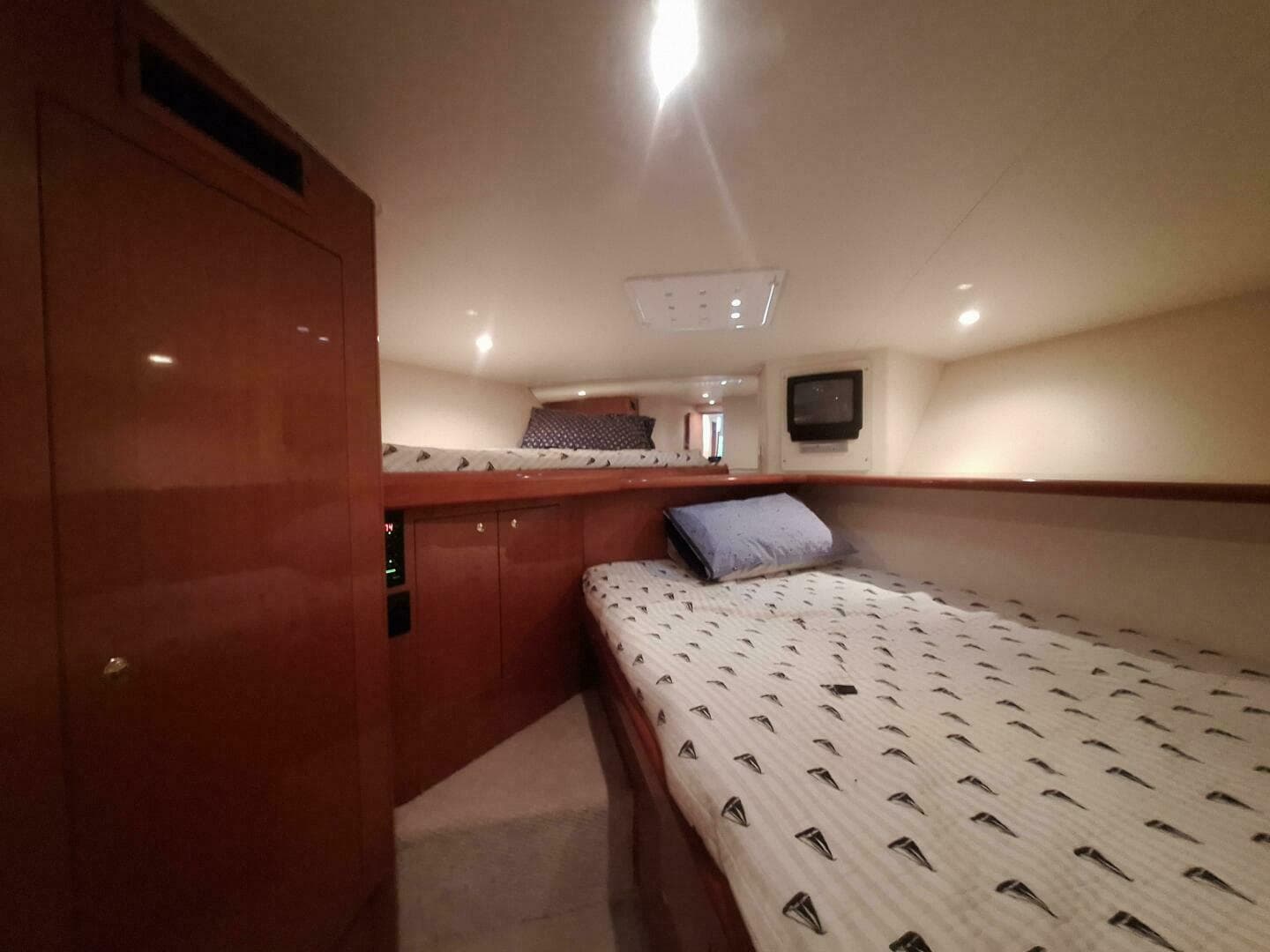 2000 Viking 55 Convertible — photo 65