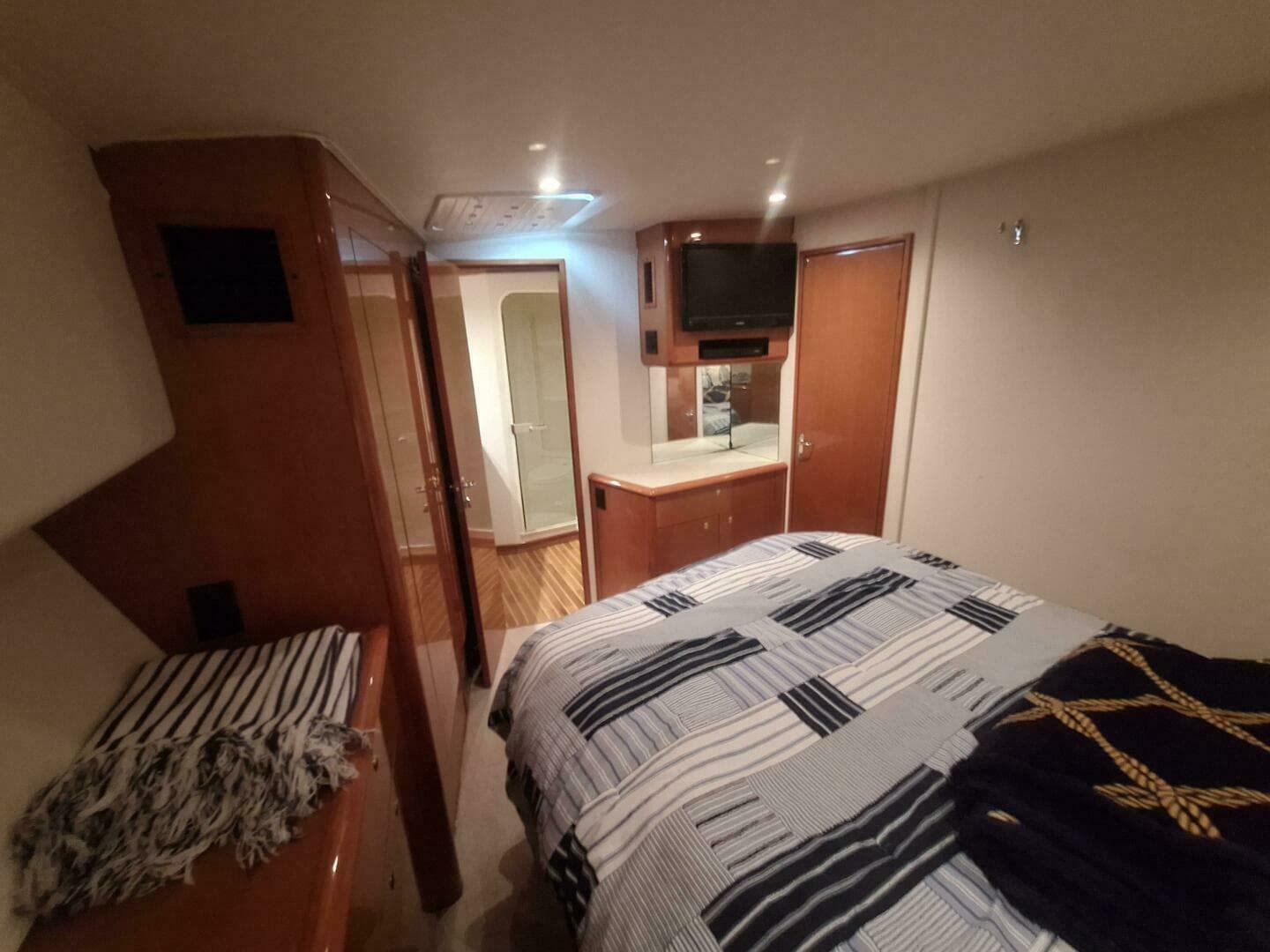 2000 Viking 55 Convertible — photo 59