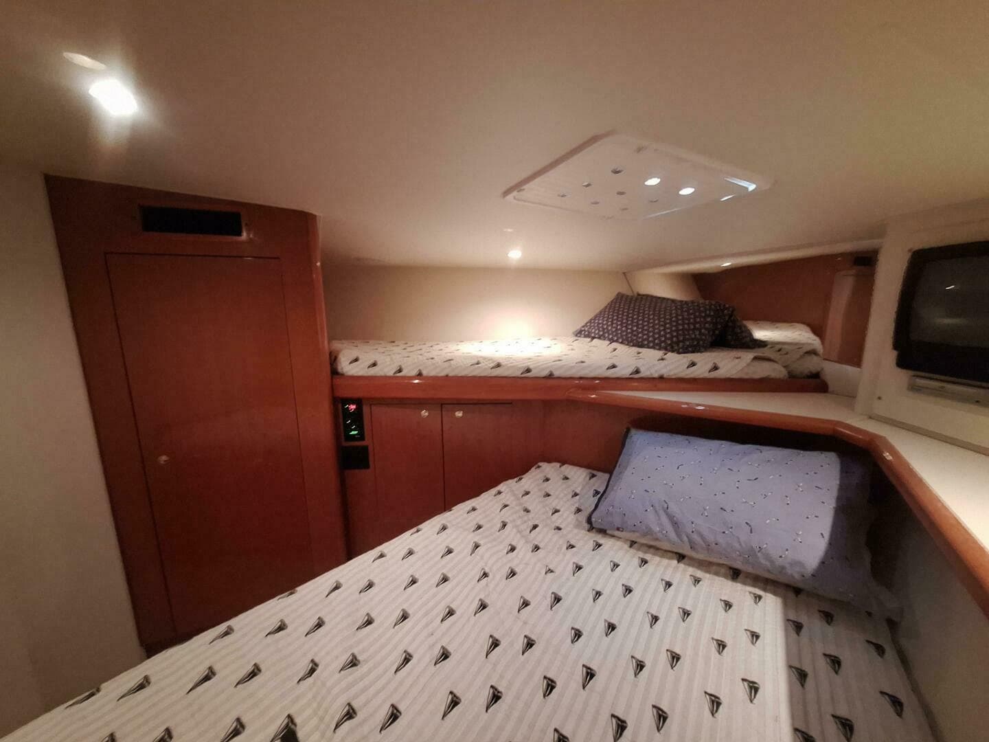 2000 Viking 55 Convertible — photo 63