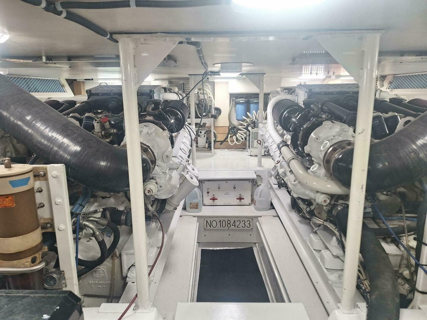 2000 Viking 55 Convertible — photo 73