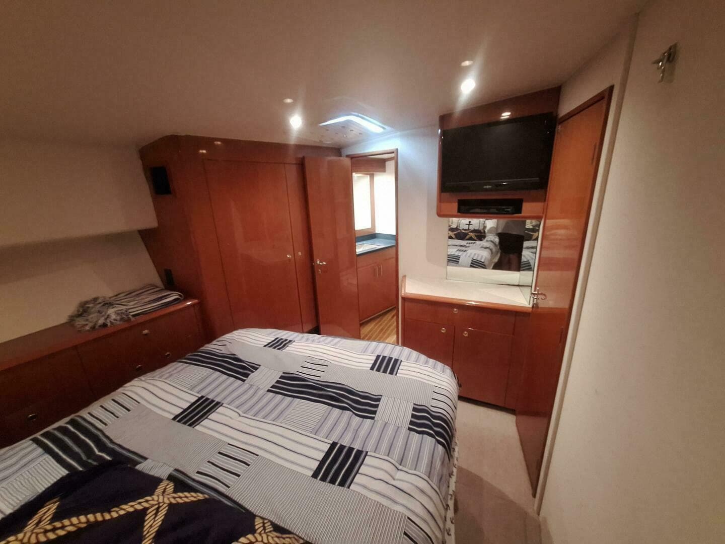 2000 Viking 55 Convertible — photo 58