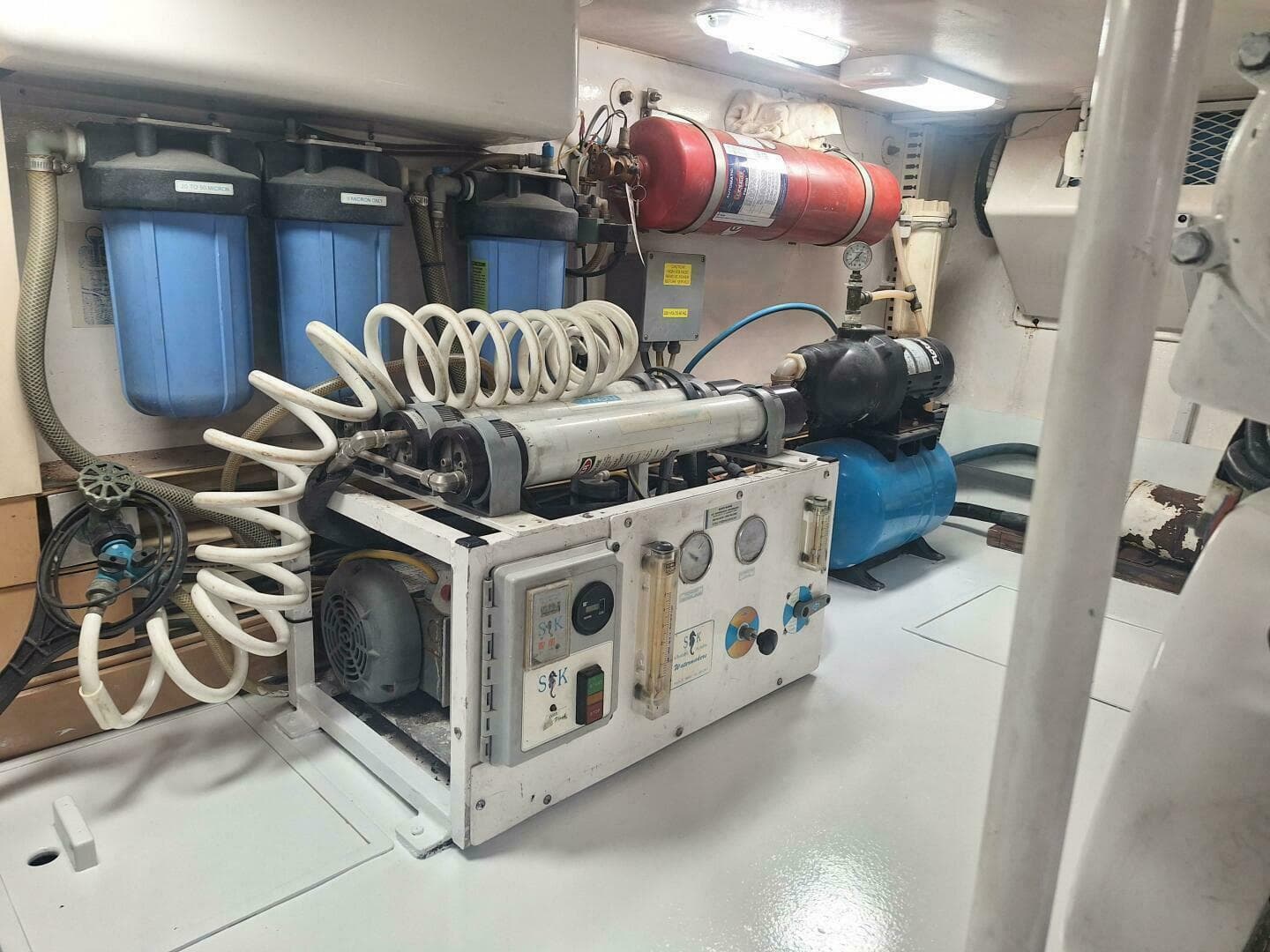 2000 Viking 55 Convertible — photo 75