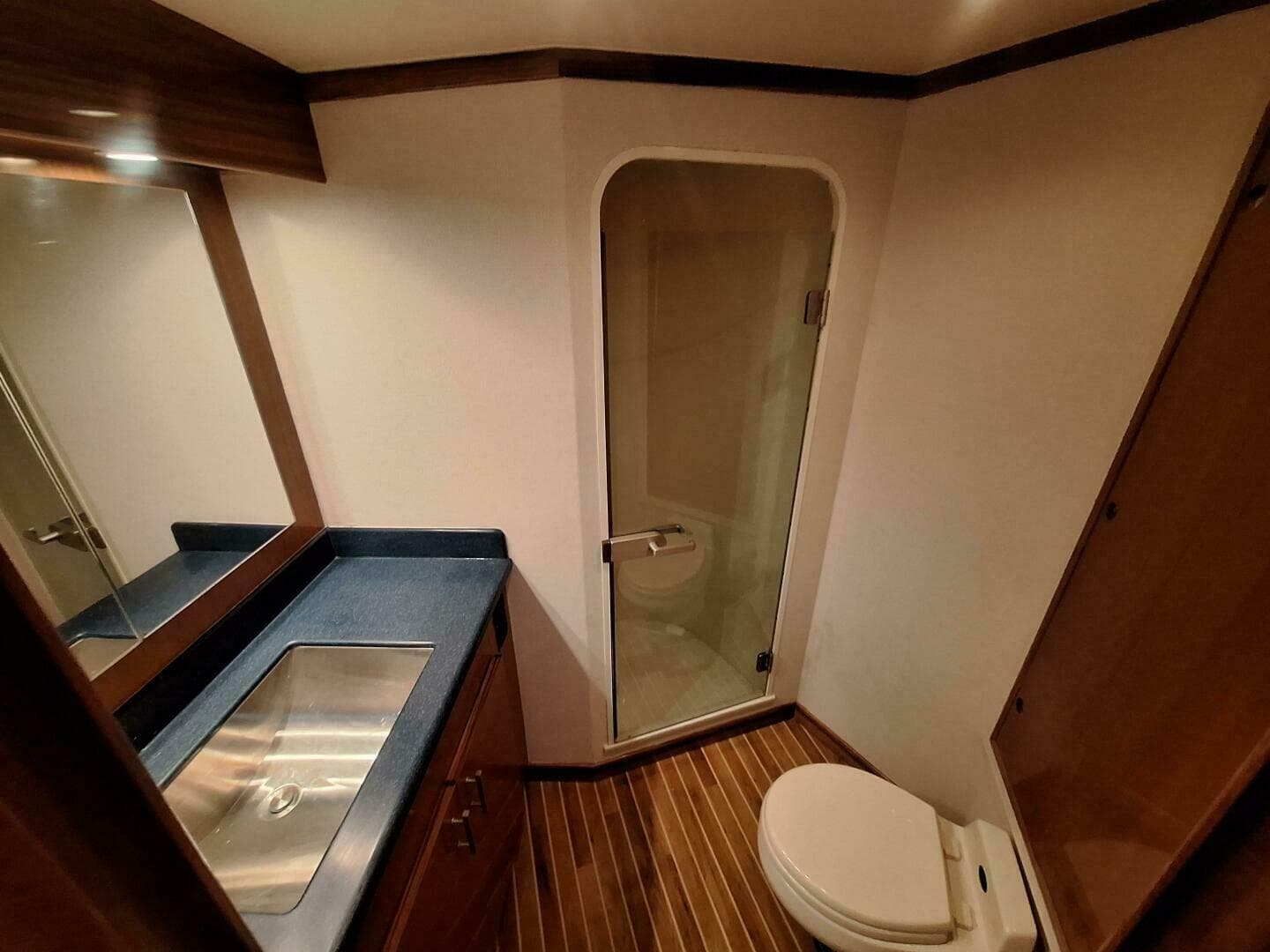 2000 Viking 55 Convertible — photo 61