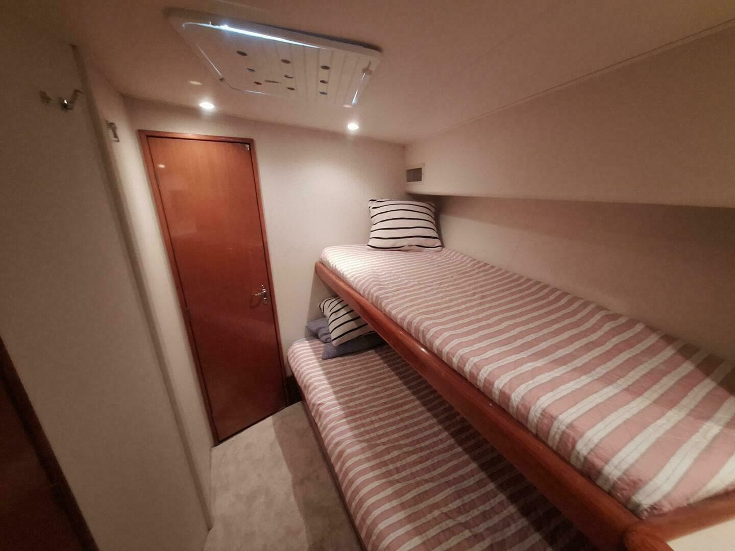 2000 Viking 55 Convertible — photo 71