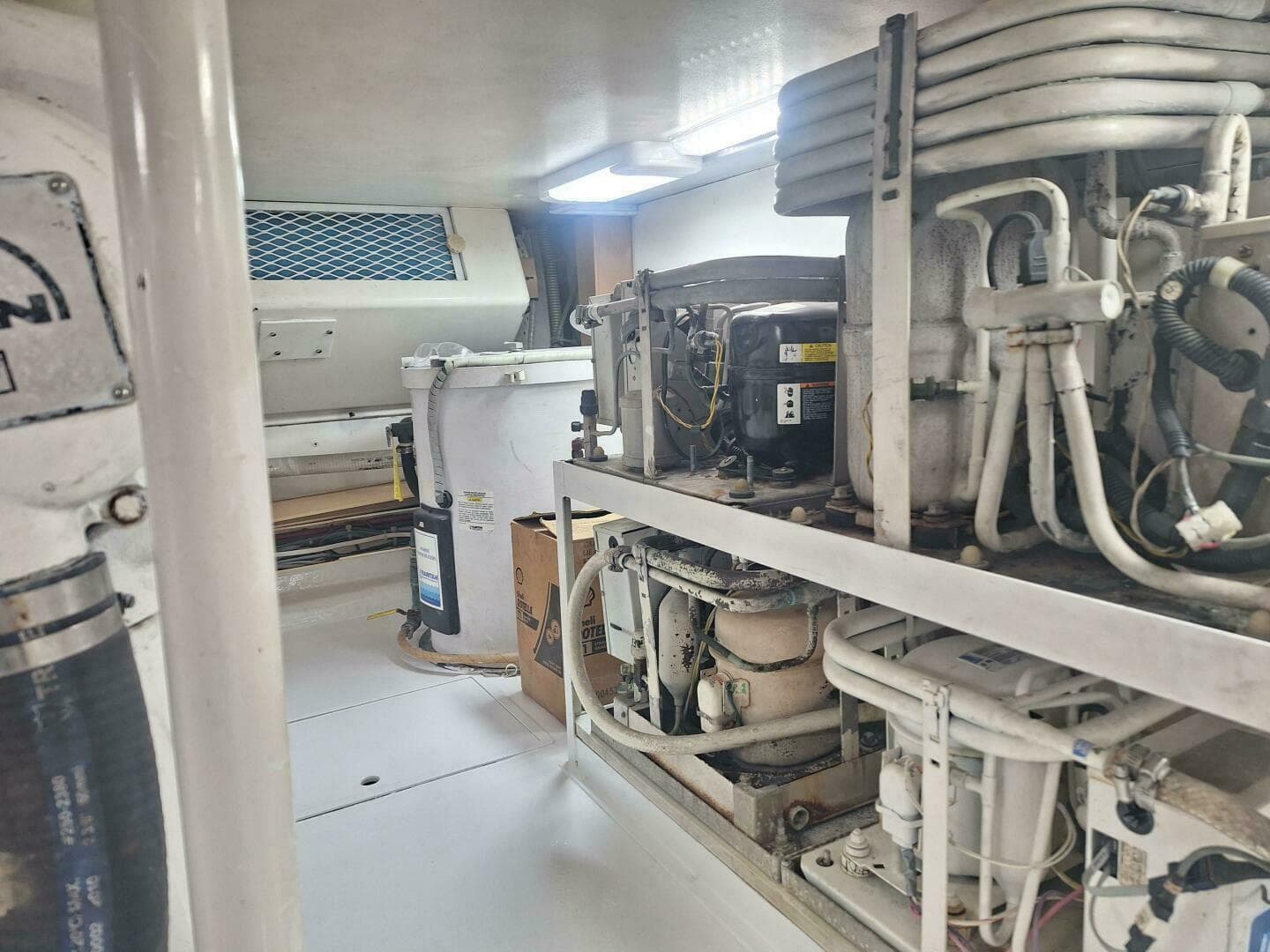 2000 Viking 55 Convertible — photo 72