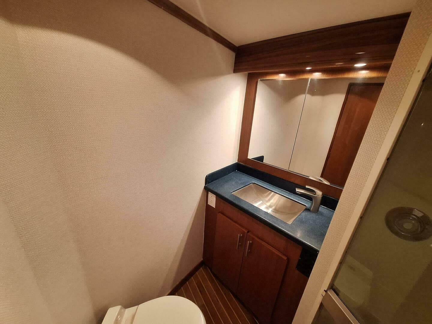 2000 Viking 55 Convertible — photo 62