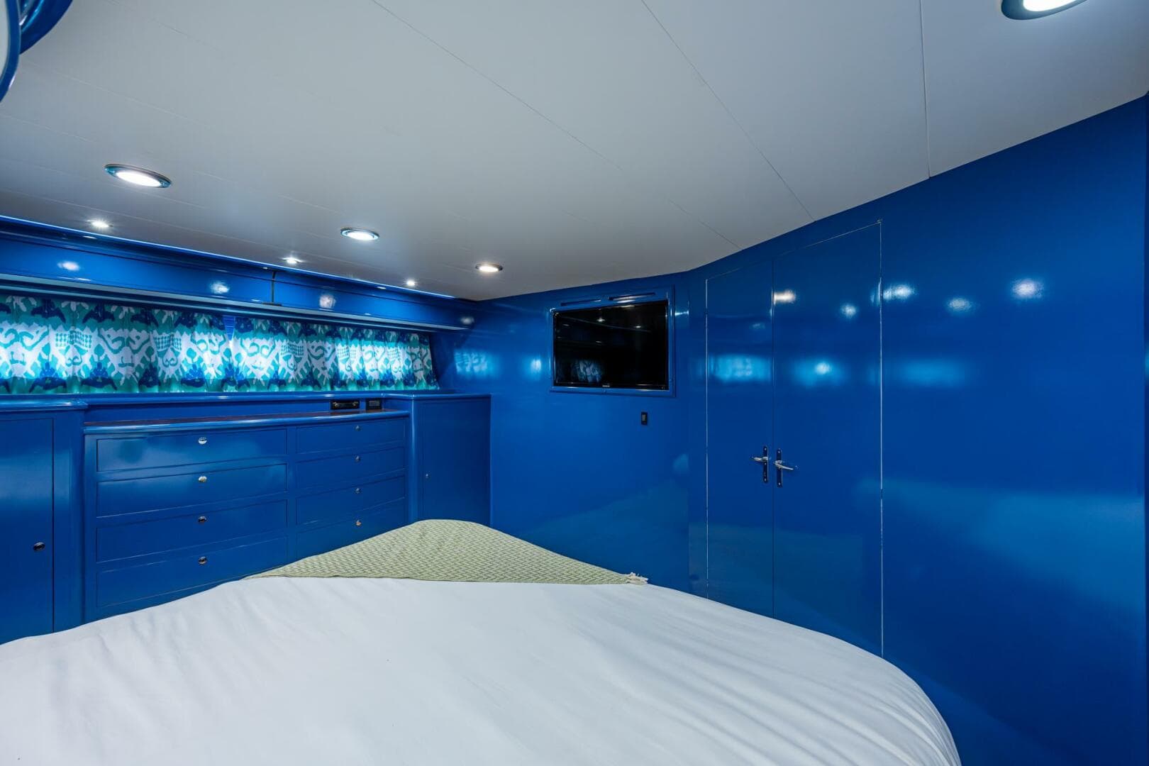 2013 Marlow Explorer Enclosed Bridge — photo 61