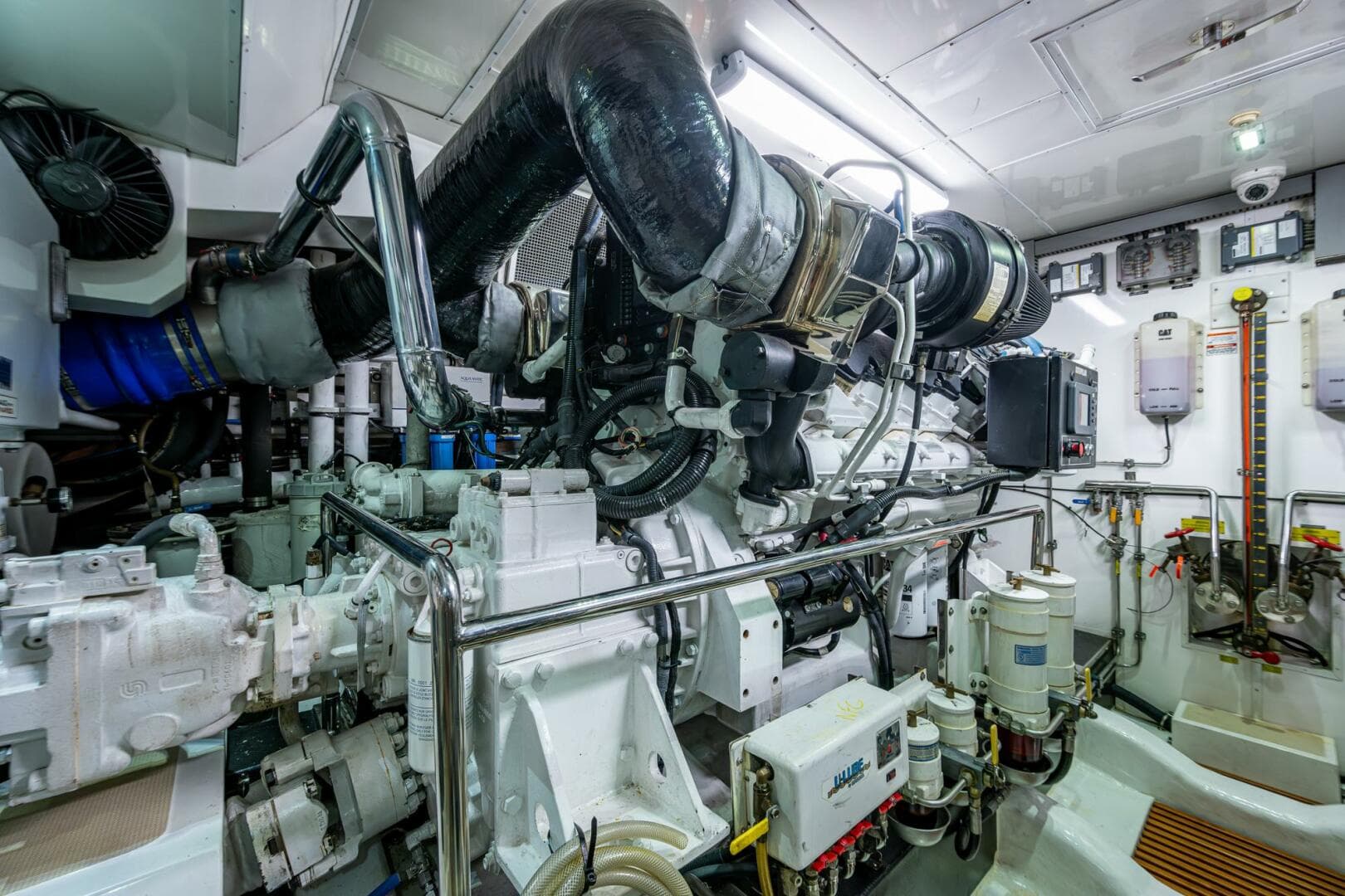 2013 Marlow Explorer Enclosed Bridge — photo 26