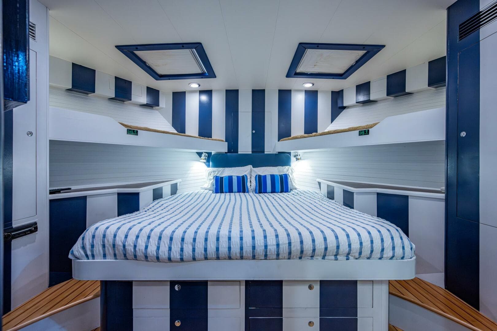 2013 Marlow Explorer Enclosed Bridge — photo 65