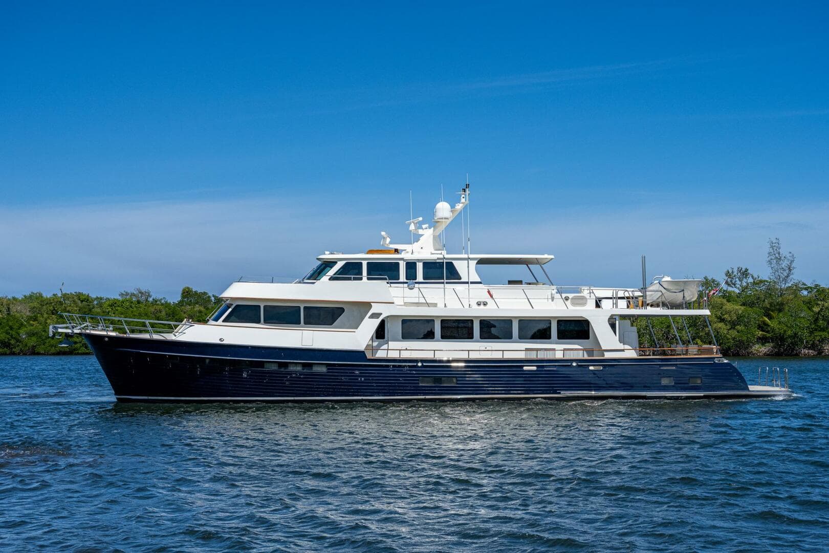 2013 Marlow Explorer Enclosed Bridge — photo 2