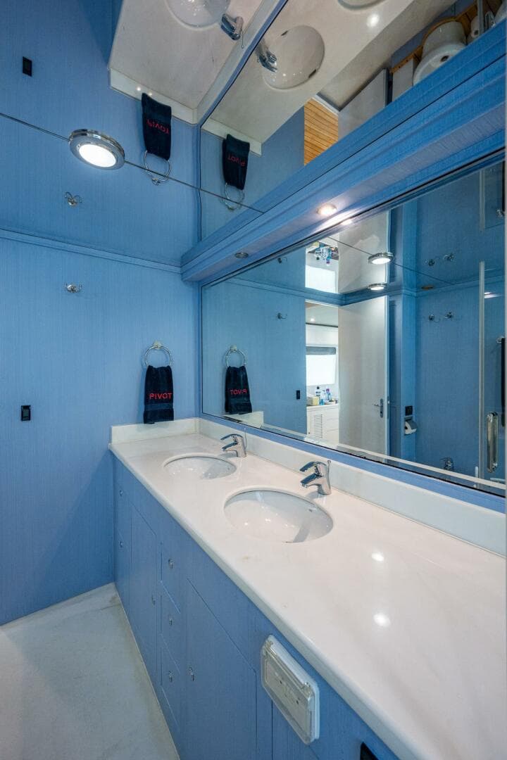 2013 Marlow Explorer Enclosed Bridge — photo 56