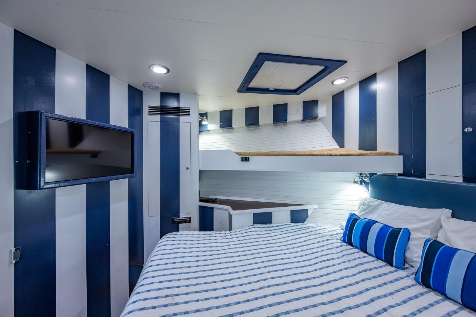 2013 Marlow Explorer Enclosed Bridge — photo 66