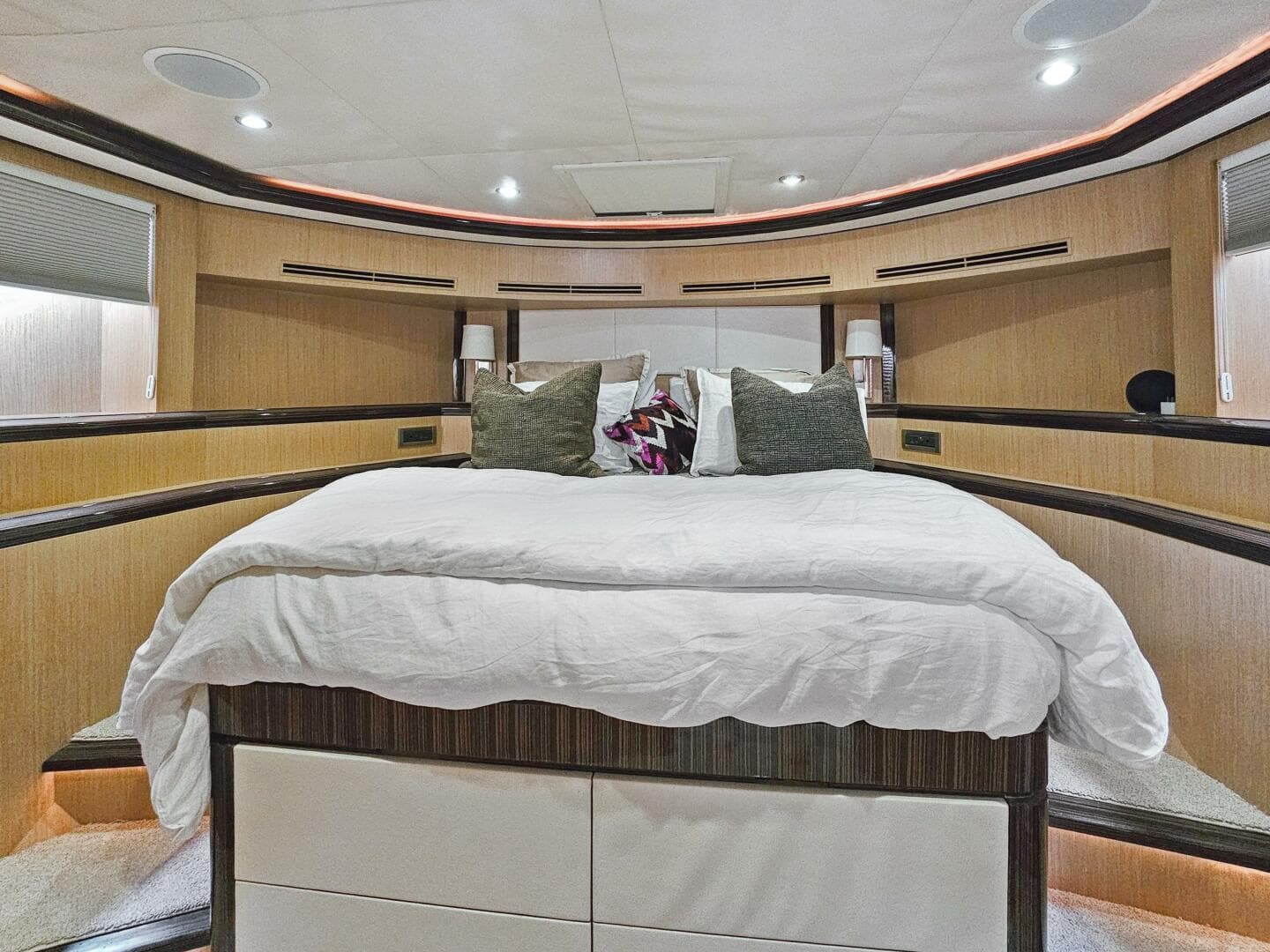 2010 Ocean Alexander 83 — photo 67
