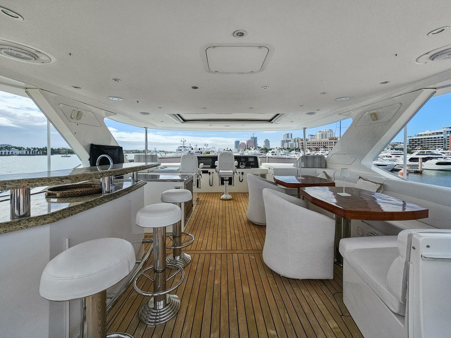 2010 Ocean Alexander 83 — photo 25