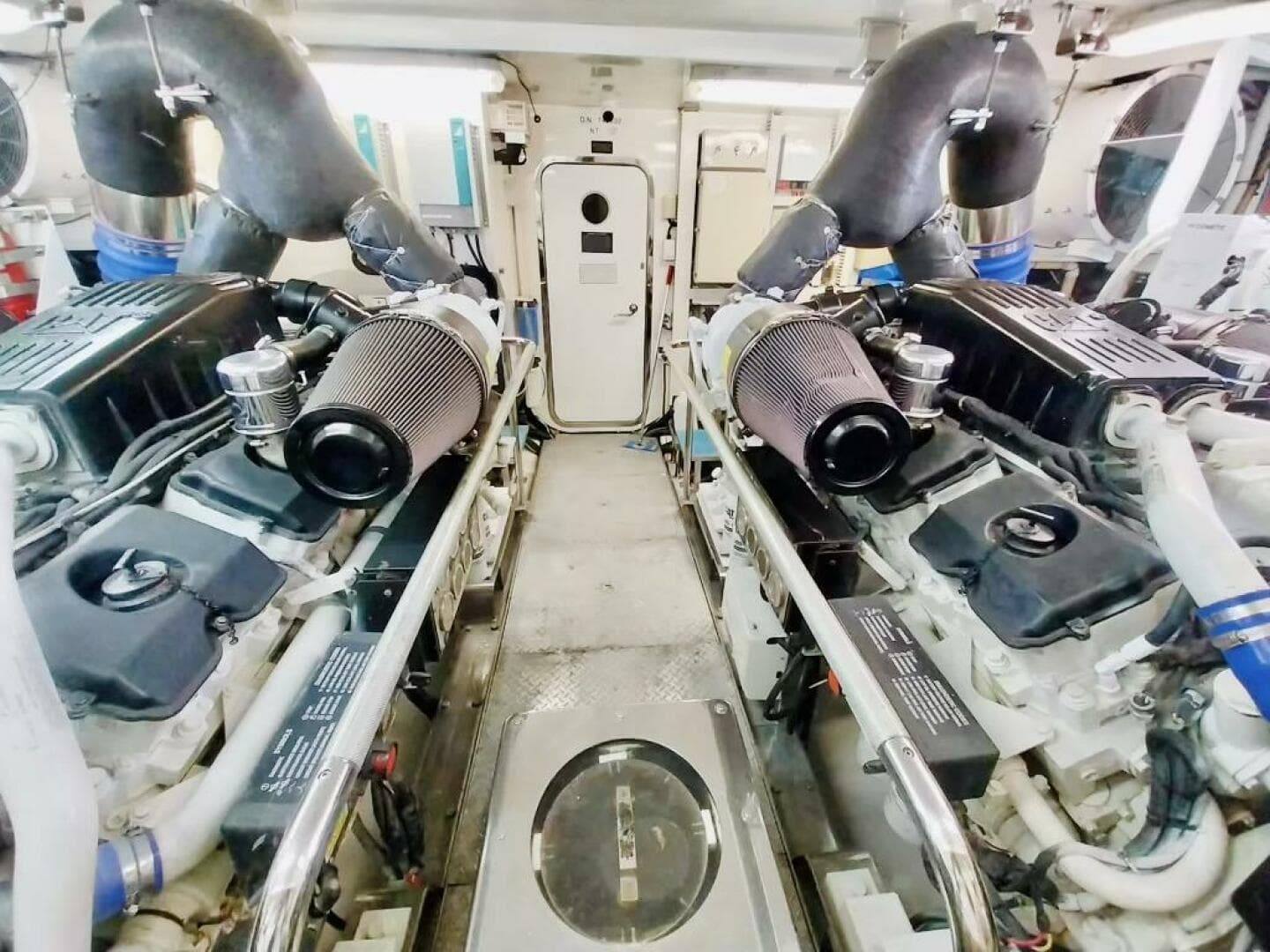 2010 Ocean Alexander 83 — photo 79