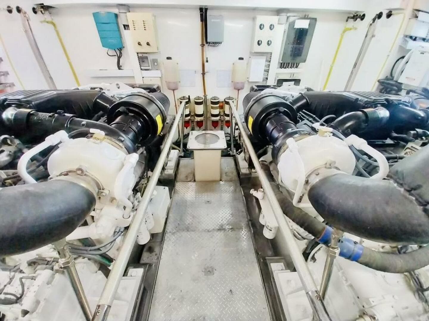 2010 Ocean Alexander 83 — photo 77